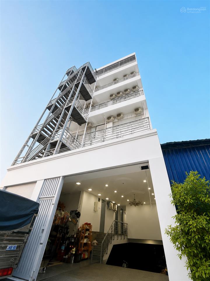 Bán chdv 7 tầng 10x33 (70 phòng ) doanh thu 2,5tỷ 1 năm. dtds lên tới 1372m