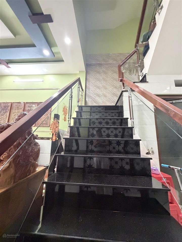 Nhà ngộp bình tân, 80m2, 4 tầng hẻm 8m, nhỉnh 5tỷ nhỏ