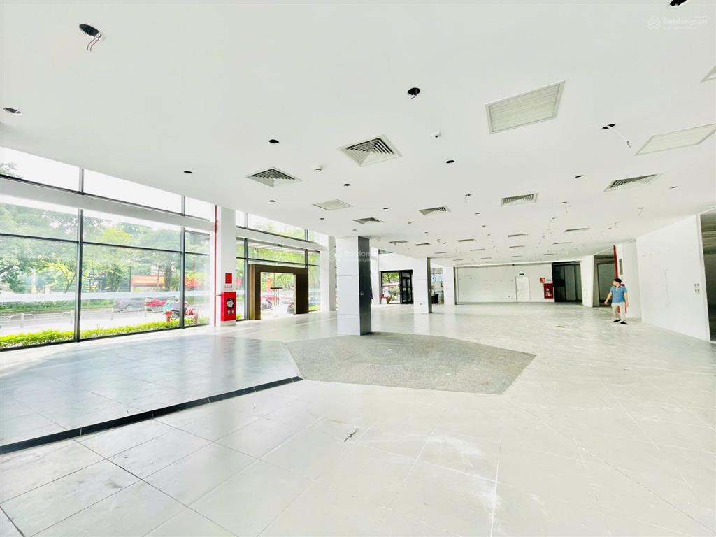 Chính chủ. cho thuê mbkd tại võ chí công, tây hồ. diện tích 460m2