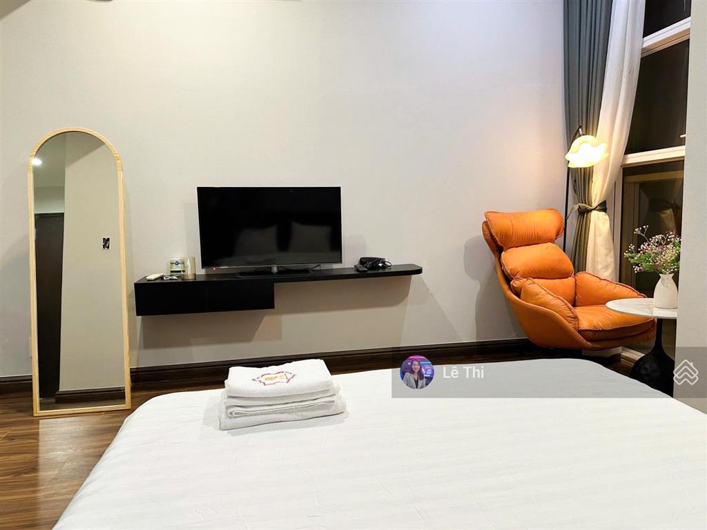 Bán căn officetel tại sunrise city north 35m2, giá 3 tỷ 2, view bắc.  0936 444 *** lê thi