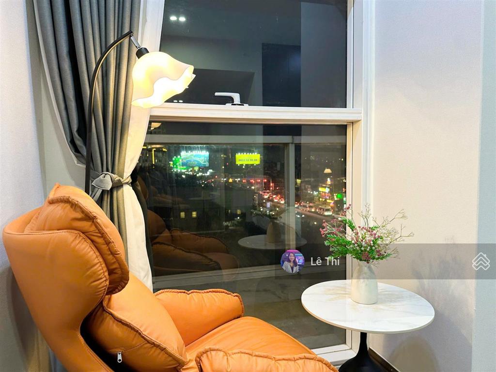 Bán căn officetel tại sunrise city north 35m2, giá 3 tỷ 2, view bắc.  0936 444 *** lê thi