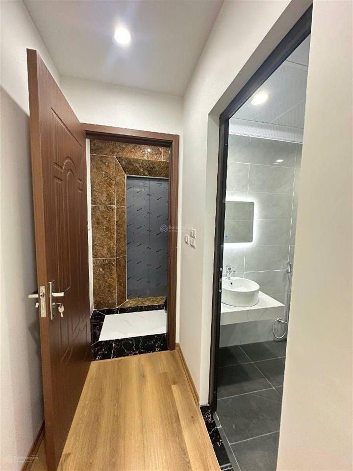 Giá chỉ 7 tỷ dân xây khu tây mỗ  39mét  thang máy chạy vù vù nhà 5 tầng, dân xây tâm huyết,