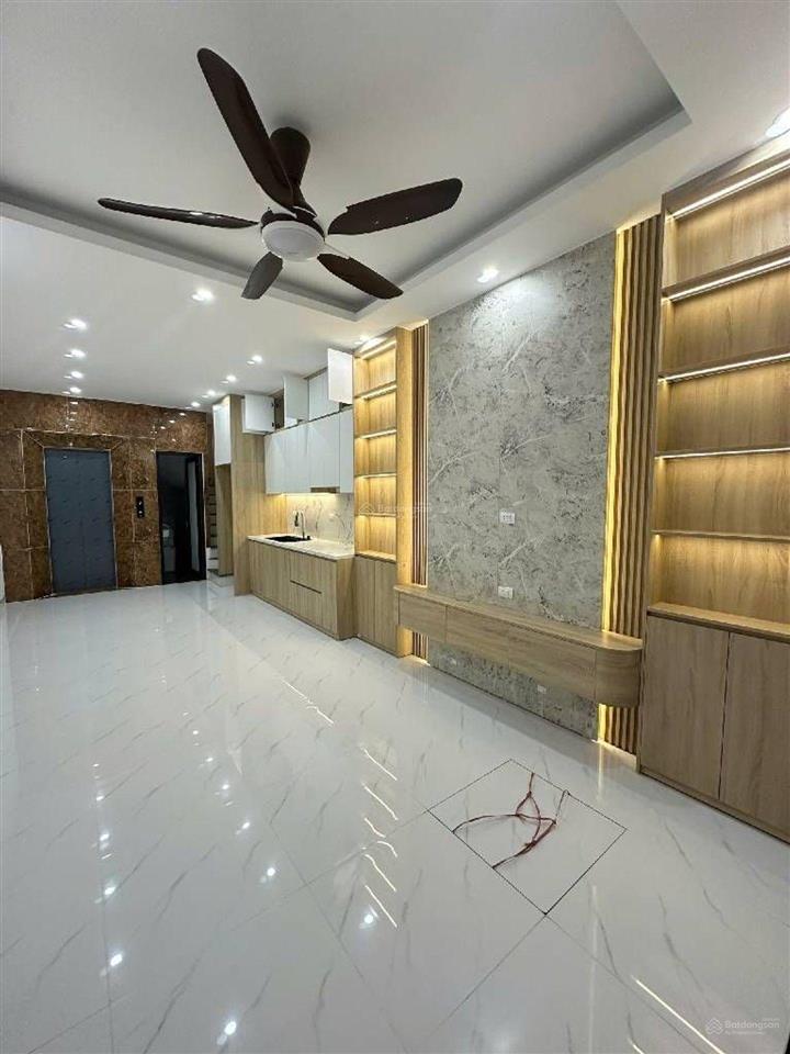 Giá chỉ 7 tỷ dân xây khu tây mỗ  39mét  thang máy chạy vù vù nhà 5 tầng, dân xây tâm huyết,