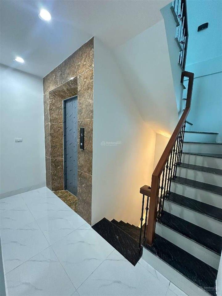 Giá chỉ 7 tỷ dân xây khu tây mỗ  39mét  thang máy chạy vù vù nhà 5 tầng, dân xây tâm huyết,