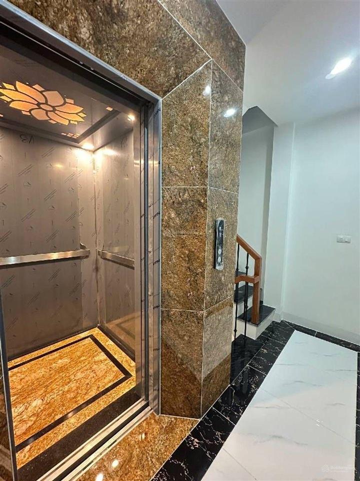 Giá chỉ 7 tỷ dân xây khu tây mỗ  39mét  thang máy chạy vù vù nhà 5 tầng, dân xây tâm huyết,