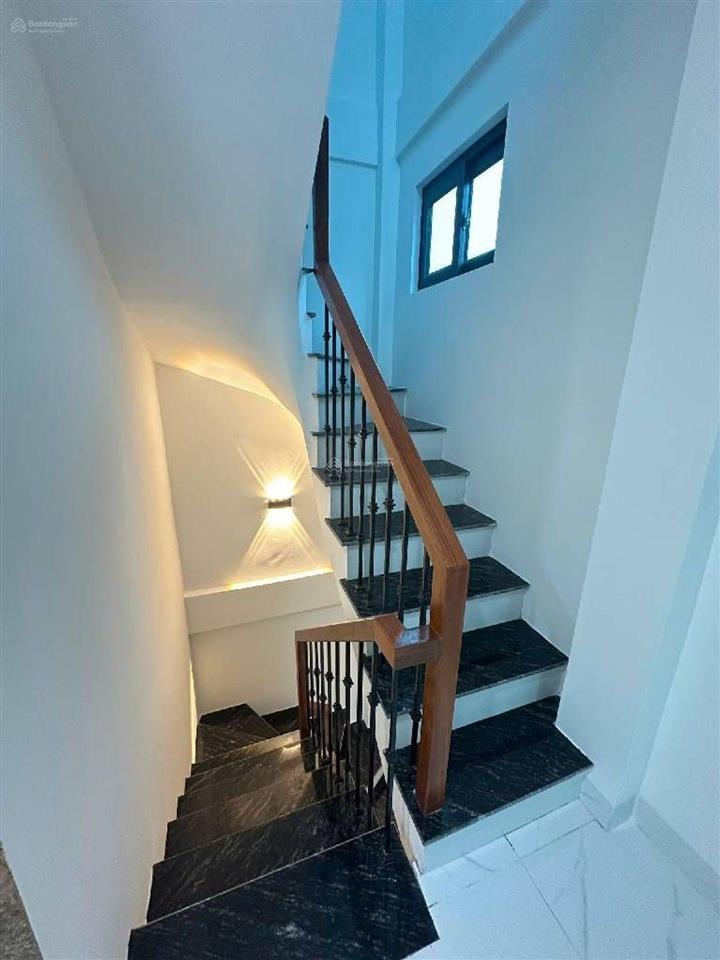 Giá chỉ 7 tỷ dân xây khu tây mỗ  39mét  thang máy chạy vù vù nhà 5 tầng, dân xây tâm huyết,