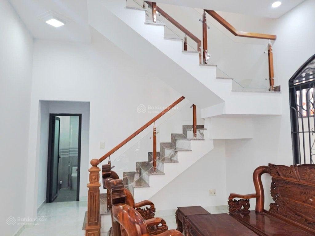 Nhà phan văn hớn 121m ( ngang 5.5m) chỉ 7,4 tỷ ( 61 triệu/m) cạnh tranh