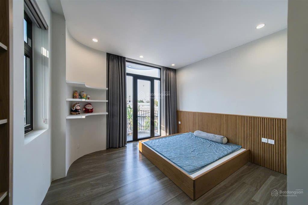 Cần tiền bán nhanh biệt thự vườn, mặt tiền đường phạm văn đồng, cạnh gigamall, pháp lý đầy đủ