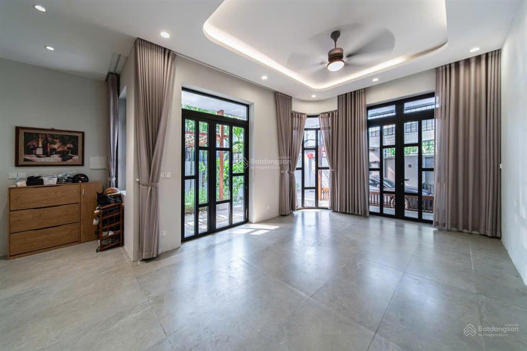 Cần tiền bán nhanh biệt thự vườn, mặt tiền đường phạm văn đồng, cạnh gigamall, pháp lý đầy đủ