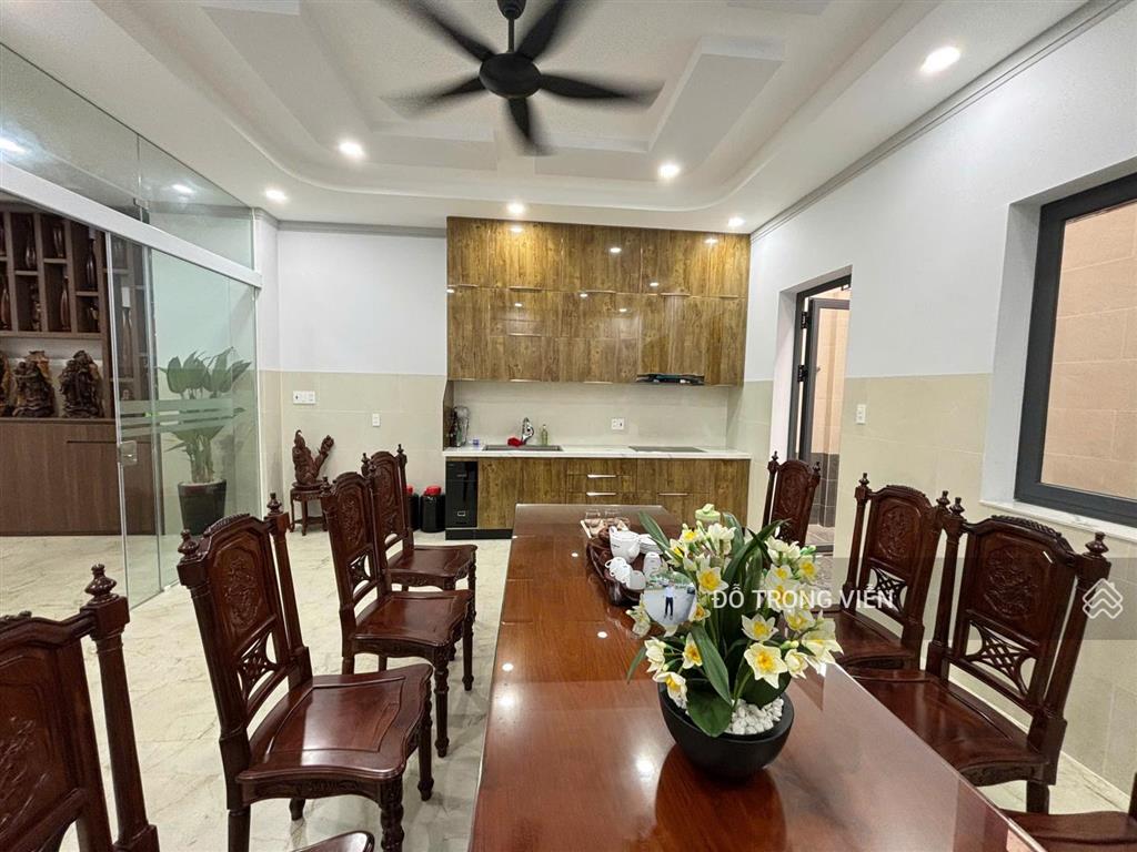 Chủ ngộp gấp bán, nhà mới xây 5 tầng, nhánh của kha vạn cân