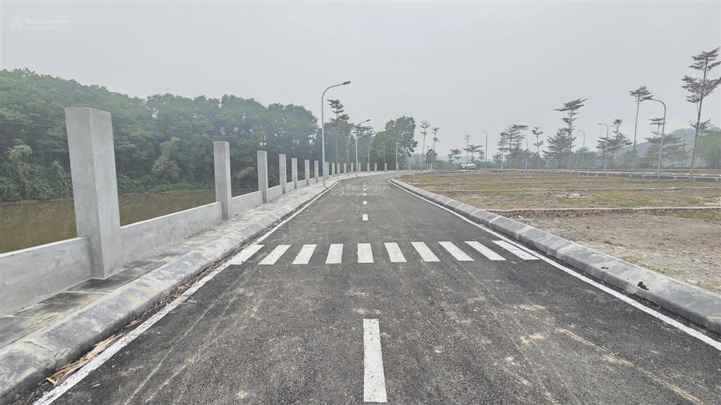 Chính chủ em bán lô đất view hồ đá bạc