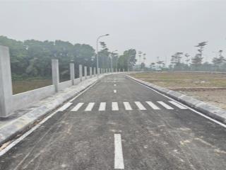 Chính chủ em bán lô đất view hồ đá bạc