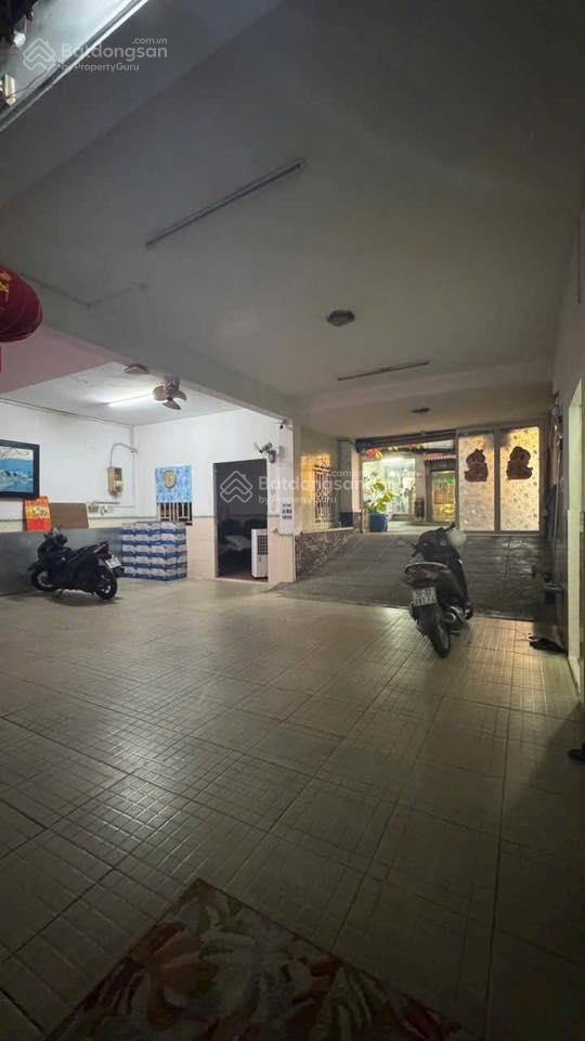 Bán nhà mặt tiền đường tên lửa 12x15m, 4 tấm + hầm, giá 24 tỷ