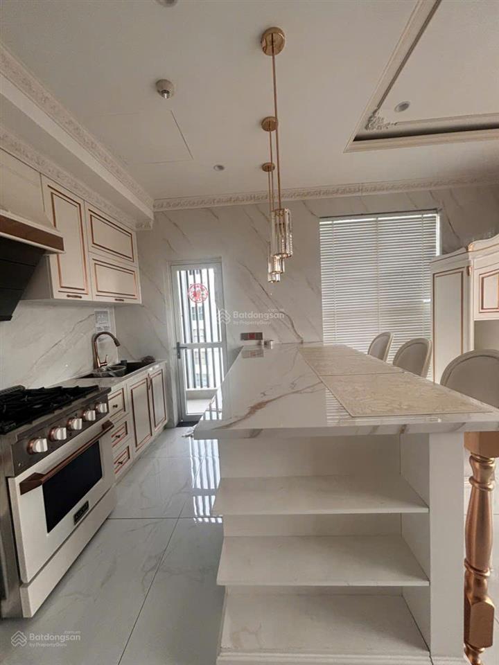 [hàng hiếm] căn hộ 3 phòng ngủ  ban công dài  121m2  10ty9  full nội thất như hình quá đẹp