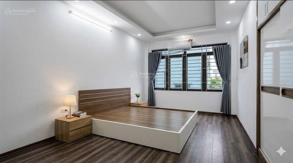 Quangtrung  6tỷ không có căn thứ 2 ngay trừơng chuyên nguyễn huệ