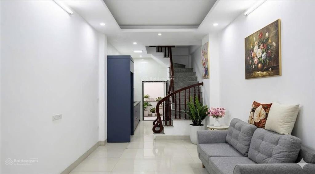 Quangtrung  6tỷ không có căn thứ 2 ngay trừơng chuyên nguyễn huệ