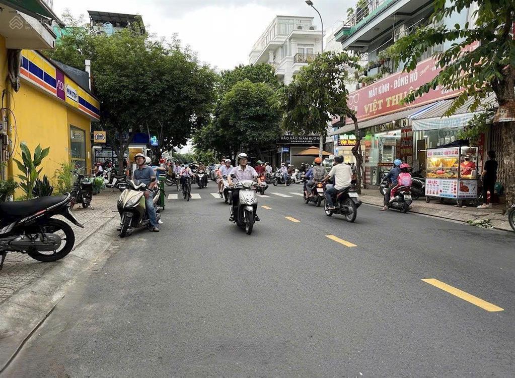Bán nhà mặt tiền kinh doanh đường tân quý, tân phú  gần aeon mall  đường 16m  giá 11.8 tỷ