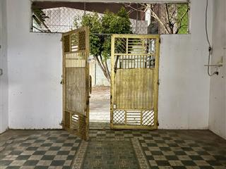 Cho thuê nhà có tầng lửng 4 phòng ngủ, 140m2, vừa ở vừa kinh doanh được, đường trần khát chân