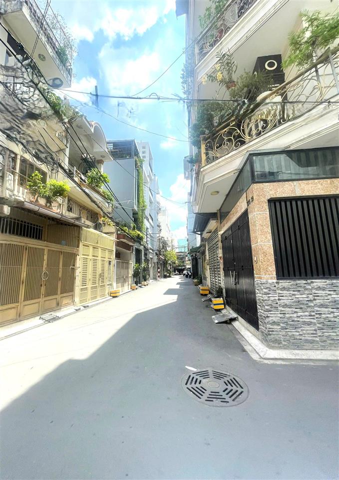 Ngay cách mang tháng 8  90m ngang 5m  chỉ 9.x tỷ hơn