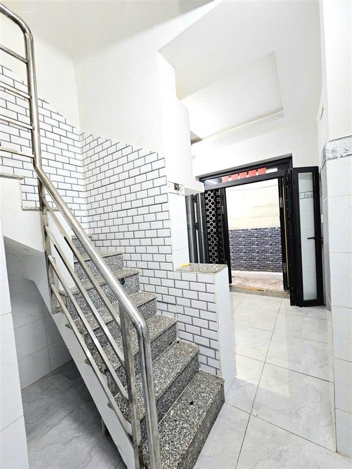 Bán nhà tùng thiện vương quận 8, 27m2, 2 tầng, shr, 3txx, sát cầu chà và , chính chủ bán gấp