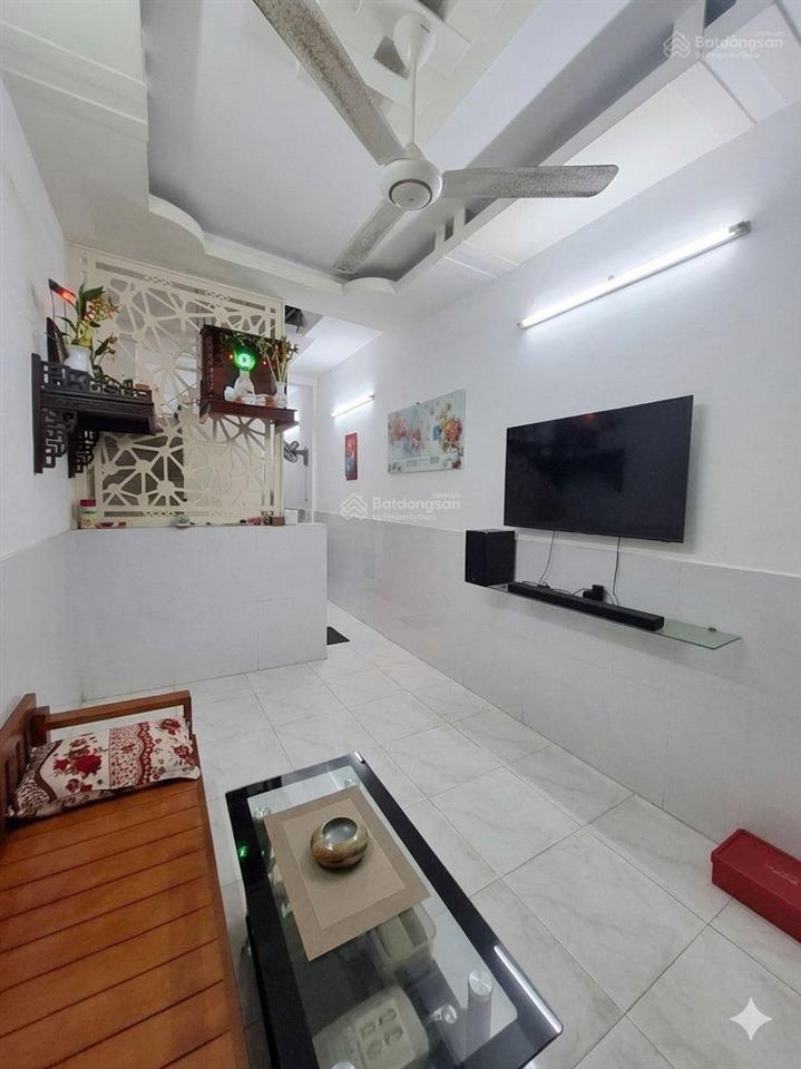 Hơn 2tỷ, p15 q8, 29m2, 3tầng, 4pn, hẻm rộng thoáng, k quy hoạch, chủ giảm mạnh