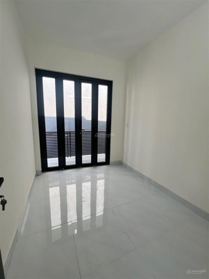 Bán nhà lô góc lưu hữu phước q8, 31m2, 2 tầng, shr, k quy hoạch, chỉ nhỉnh 2 tỷ