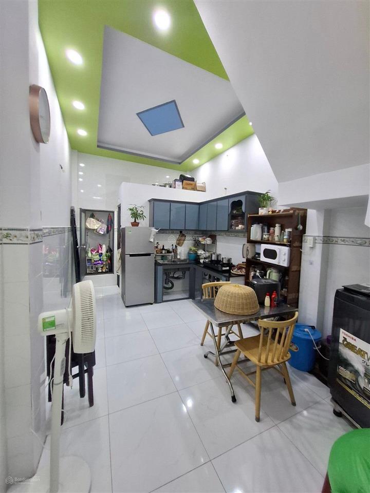 Bán nhà lê thành phương p15 quận 8  42m² 3 tầng  4pnhẻm rộng thoáng shr  nhỉnh 4 tỷ