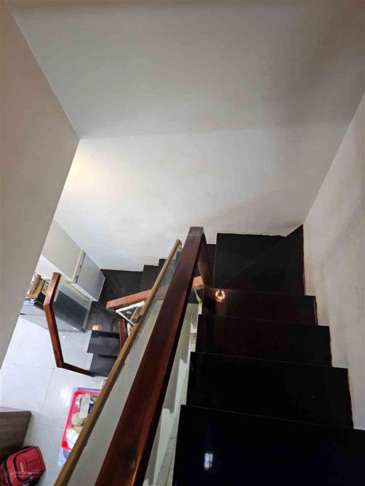 Bán nhà mễ cốc quận 8, 24m², 3 tầng, hẻm rộng thoáng sát mặt tiền, chính chủ nhỉnh 2 tỷ