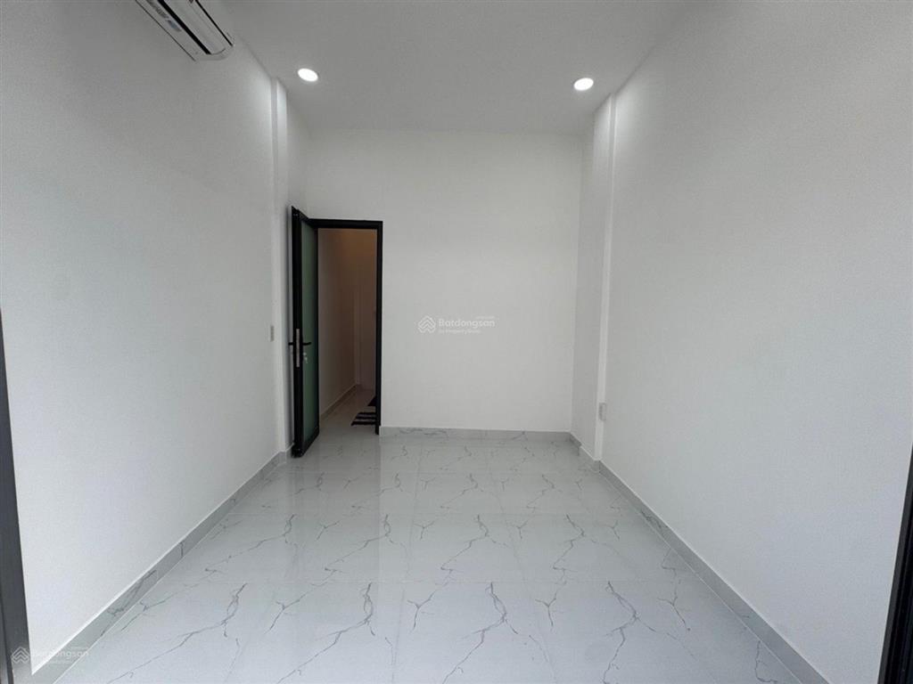 Bán nhà phú định quận 8  dtsd 40m2  2 tầng  hẻm rộng thoáng  shr  2 tỷ. sdt 0902 420 ***