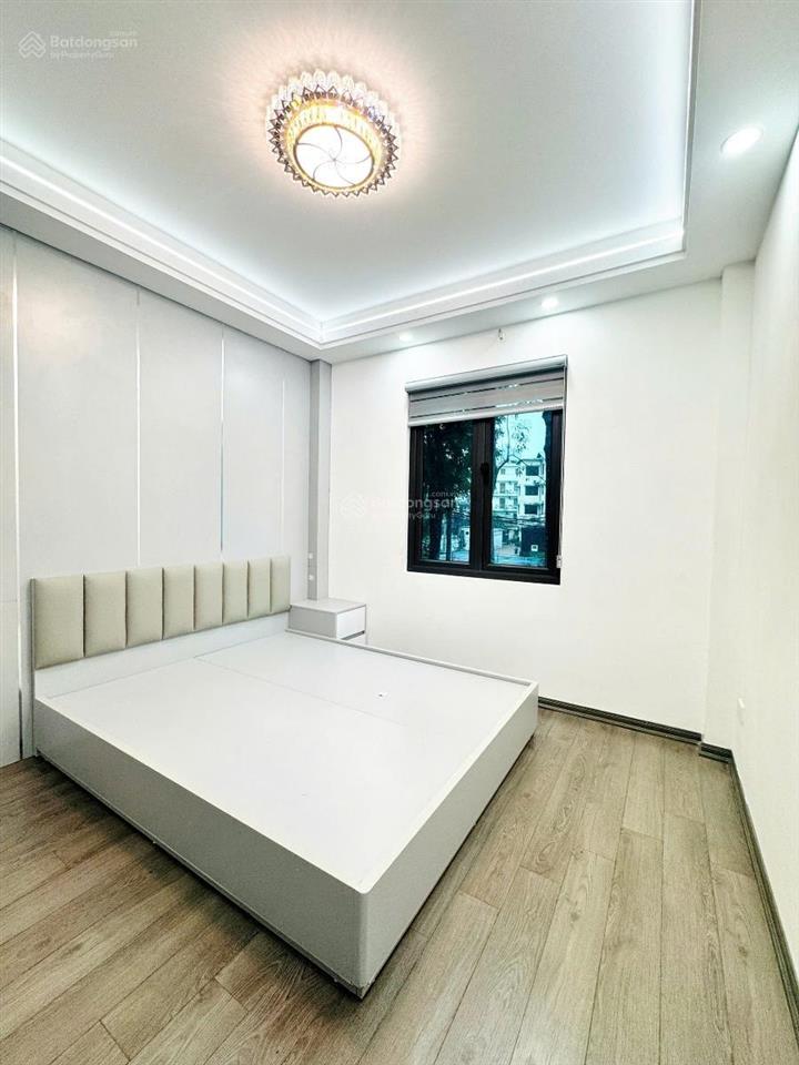 Chính chủ gửi bán nhà phân lô ô tô tránh đứng đỗ, 5 tầng thang máy, 2 thoáng trước sau. chỉ 15.5 tỷ