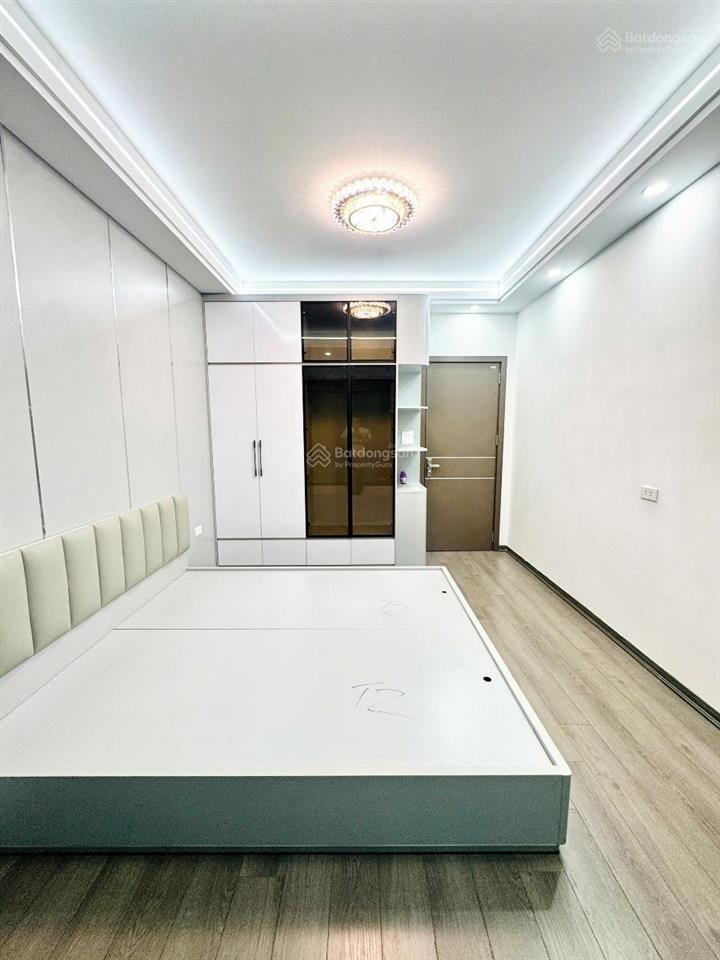 Chính chủ gửi bán nhà phân lô ô tô tránh đứng đỗ, 5 tầng thang máy, 2 thoáng trước sau. chỉ 15.5 tỷ