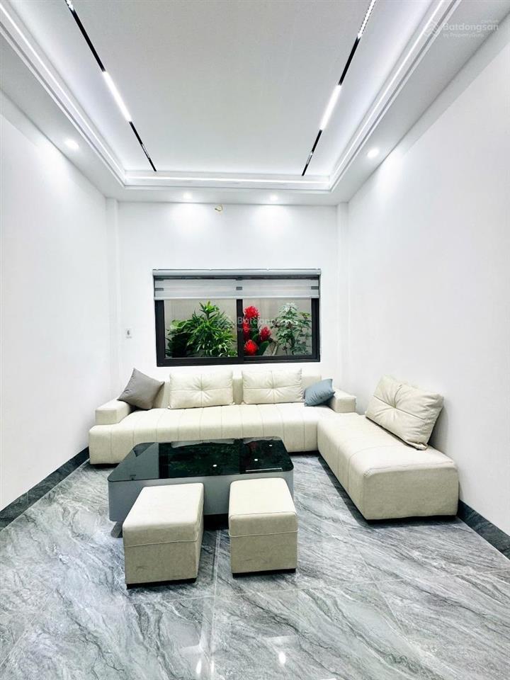 Chính chủ gửi bán nhà phân lô ô tô tránh đứng đỗ, 5 tầng thang máy, 2 thoáng trước sau. chỉ 15.5 tỷ