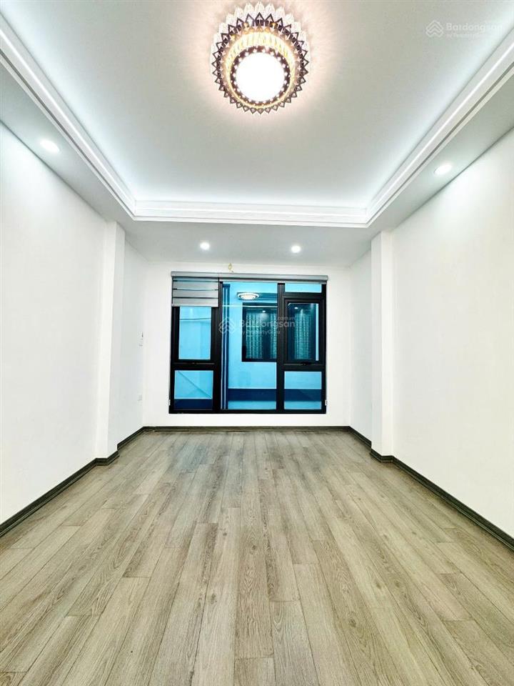 Chính chủ gửi bán nhà phân lô ô tô tránh đứng đỗ, 5 tầng thang máy, 2 thoáng trước sau. chỉ 15.5 tỷ