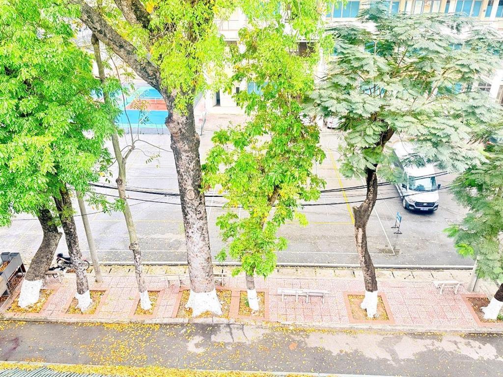 Chính chủ gửi bán nhà phân lô ô tô tránh đứng đỗ, 5 tầng thang máy, 2 thoáng trước sau. chỉ 15.5 tỷ