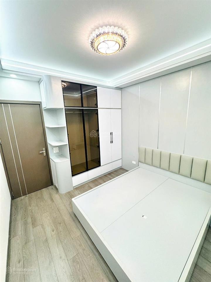 Chính chủ gửi bán nhà phân lô ô tô tránh đứng đỗ, 5 tầng thang máy, 2 thoáng trước sau. chỉ 15.5 tỷ