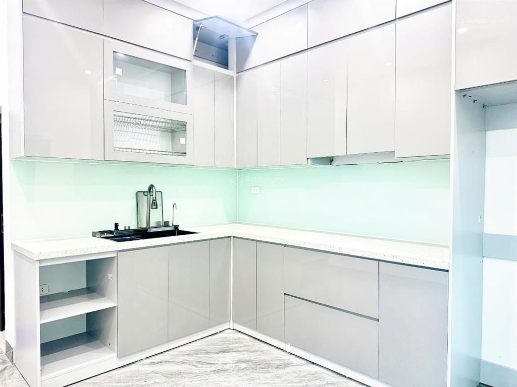 Chính chủ gửi bán nhà phân lô ô tô tránh đứng đỗ, 5 tầng thang máy, 2 thoáng trước sau. chỉ 15.5 tỷ