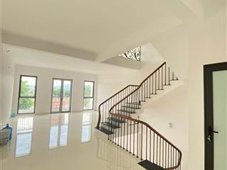 Bán shophouse quảng trường hoà bình (tp hoà bình cũ) 108m2 mặt tiền 6m, xây 4 tầng, vỉa hè 18m