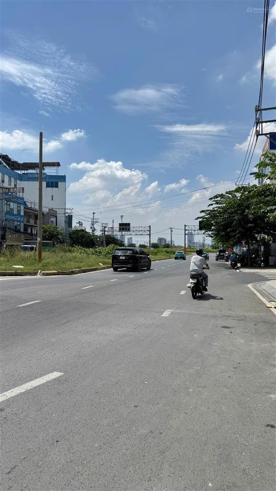 Biệt thự căn góc diện tích 15m x 18m (cn 250m2) kết cấu 3 tầng áp mái giá chào bán 45 tỷ