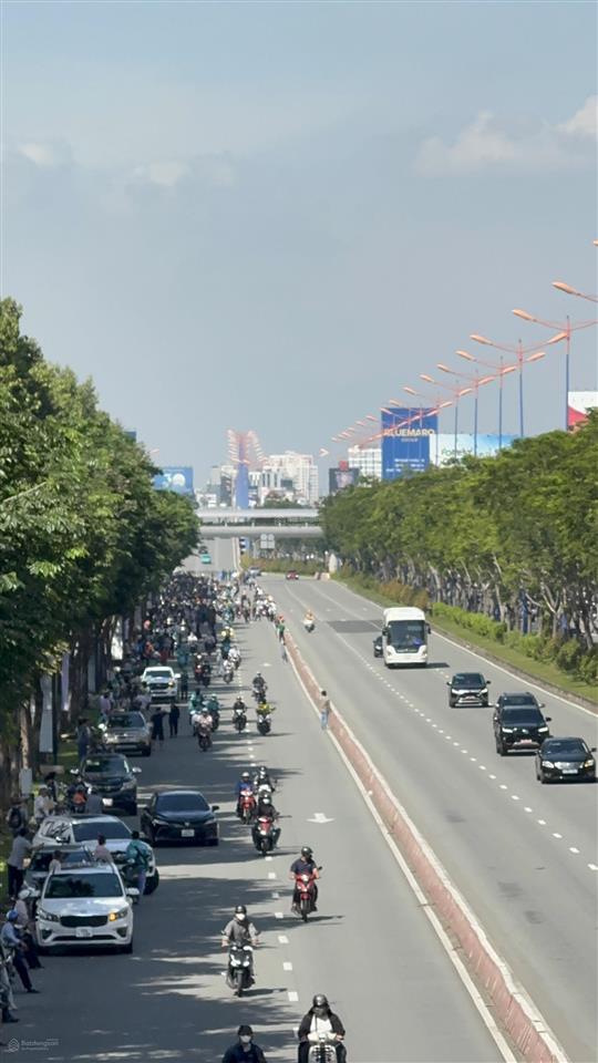 Bán tòa nhà văn phòng ngay song hành q.2 ngang 10m x 20m hầm 4 tầng giá chỉ 46.5 tỷ