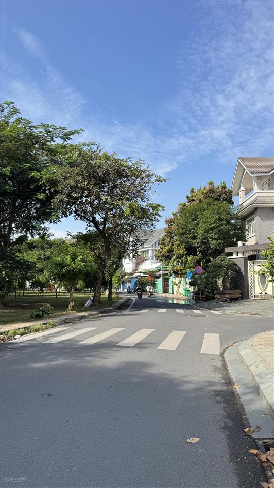 Bán tòa nhà văn phòng ngay song hành q.2 ngang 10m x 20m hầm 4 tầng giá chỉ 46.5 tỷ
