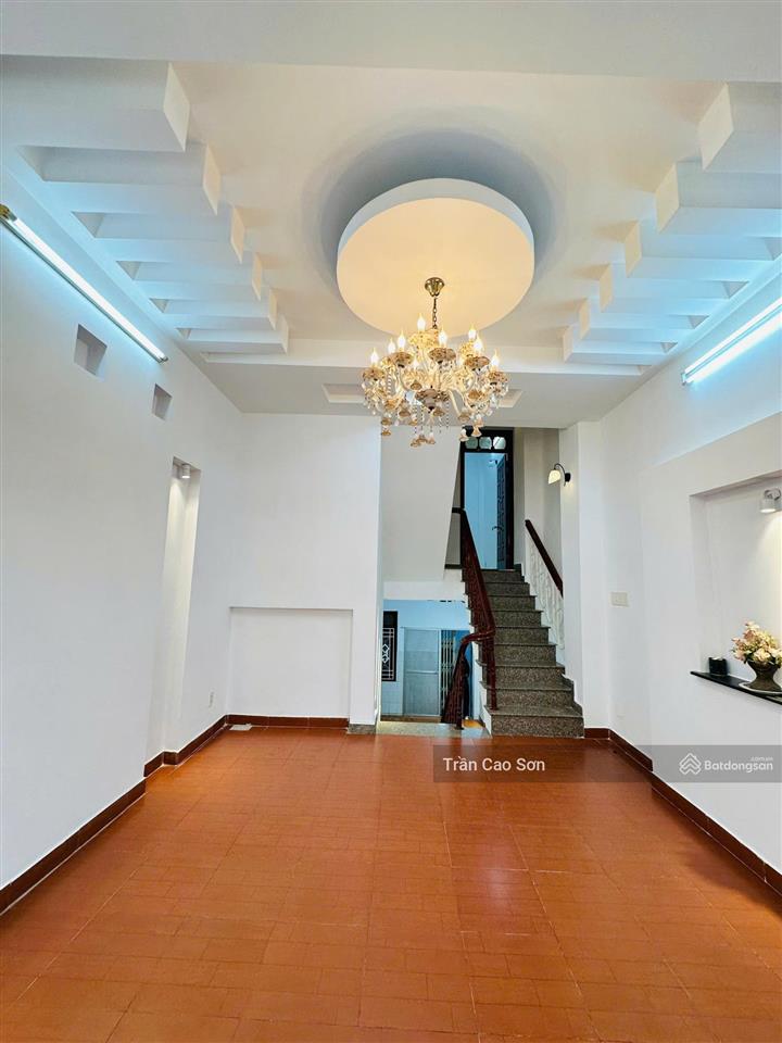 Bán nhà hxh 686 cách mạng tháng 8.dt4x17m,4 tầng vuông vức.giá 13,2 tỷ tl( 0908 569 *** cao sơn)