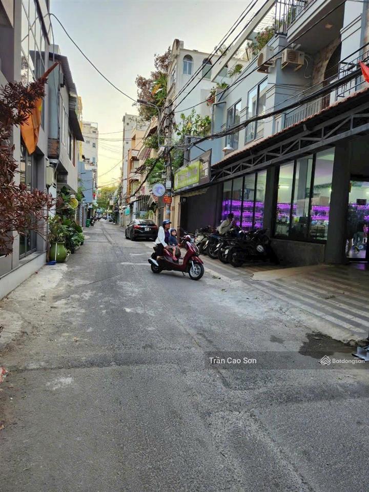 Bán nhà hxh 686 cách mạng tháng 8.dt4x17m,4 tầng vuông vức.giá 13,2 tỷ tl( 0908 569 *** cao sơn)