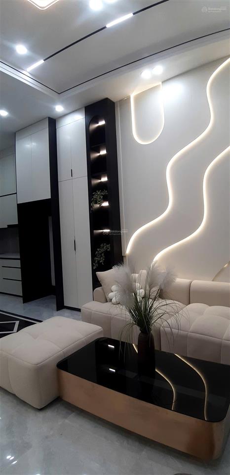 Lõi phố cũ phường hai bà trưng  có thang máy  11.6 tỷ. chủ ngộp cần tiền cắt lỗ 300 triệu!