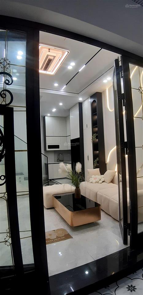 Lõi phố cũ phường hai bà trưng  có thang máy  11.6 tỷ. chủ ngộp cần tiền cắt lỗ 300 triệu!
