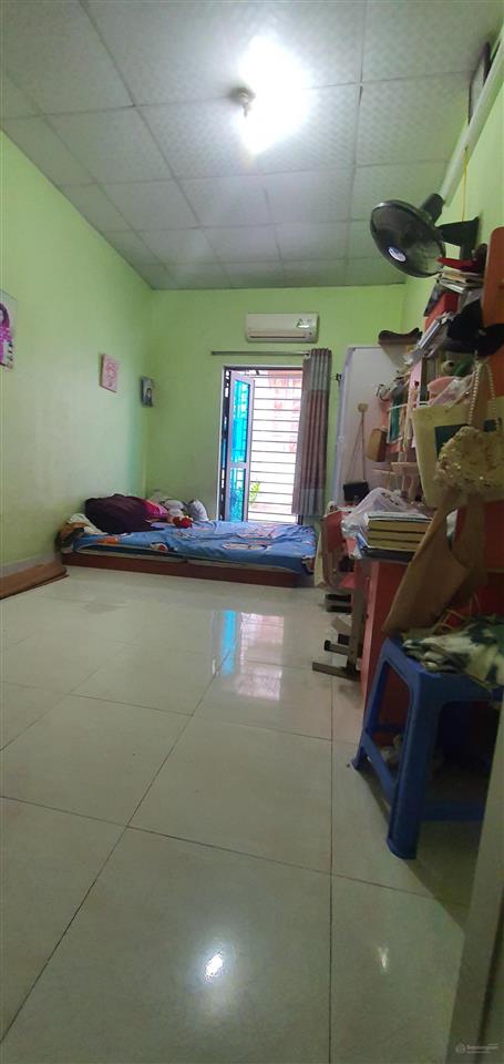 Chính chủ bán nhà 3 tầng, cao ráo sạch sẽ, mưa không ngập úng tại định công hạ, giá cực chất 3,6 tỷ
