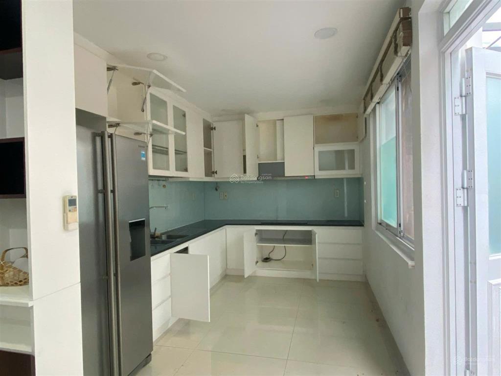 Cho thuê biệt thự phú mỹ hưng, cạnh hệ thống trường quốc tế canada, 140m2(7x20) 3 tầng, 4pn, sân to