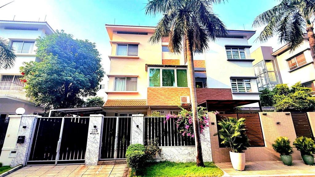 Cho thuê biệt thự song lập phú mỹ hưng 210m2 10,5x20m 4pn 4wc gần nguyễn đức cảnh phạm thái bường