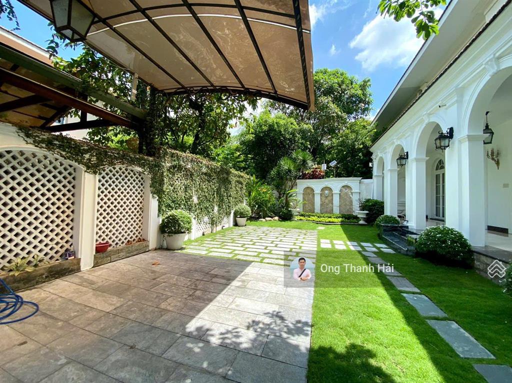 Cho thuê biệt thự đơn lập siêu to tại phú mỹ hưng, mặt tiền rộng 23.5m x 15 (352,5m2), 2 tầng, 4pn
