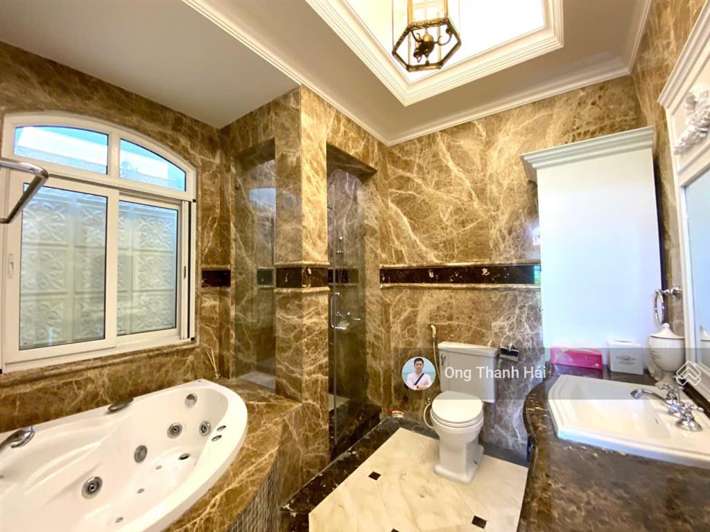 Cho thuê biệt thự đơn lập siêu to tại phú mỹ hưng, mặt tiền rộng 23.5m x 15 (352,5m2), 2 tầng, 4pn
