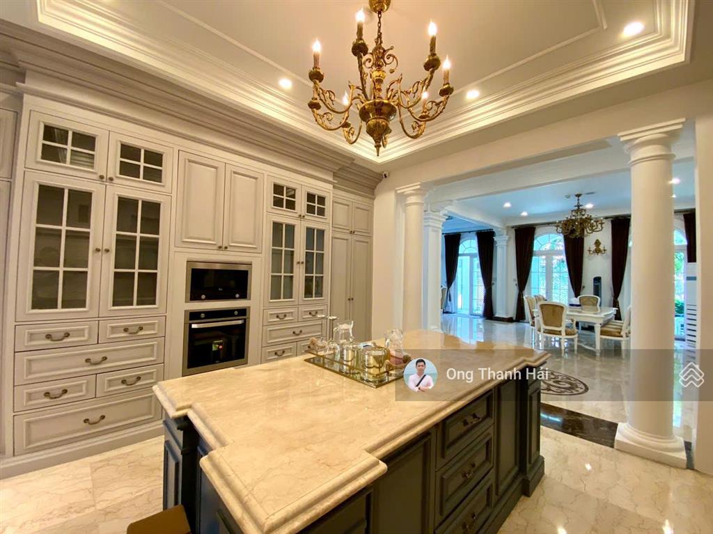 Cho thuê biệt thự đơn lập siêu to tại phú mỹ hưng, mặt tiền rộng 23.5m x 15 (352,5m2), 2 tầng, 4pn